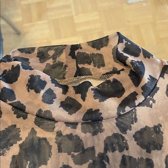 Leopard Print Long Sleeve Top - Picture 5 of 7